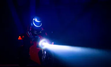 Casque de moto connecté qui alerte les secours